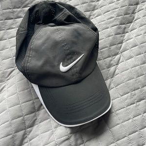 NIKE GOLF HAT